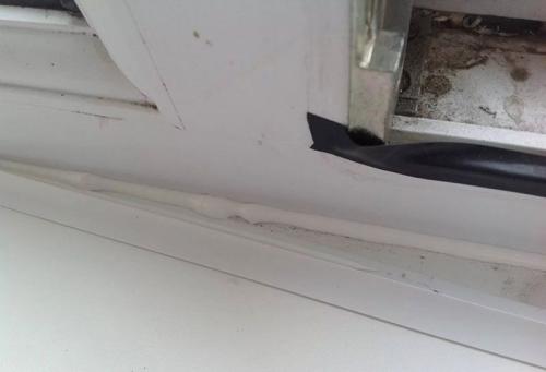 Как заклеить окна уплотнителем. Чем заделать пластиковые окна, чтобы не дуло