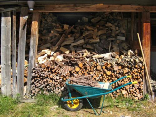 Дровник из бруса. Выбираем вид дровяника