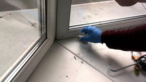 Как заклеить окна уплотнителем. Чем заделать пластиковые окна, чтобы не дуло
