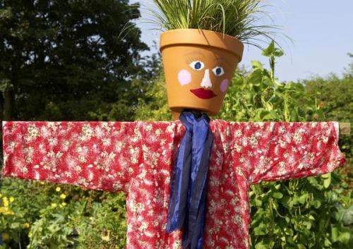 Пугало для сада своими руками. Идеи для тех, кто хочет смастерить пугало огородное