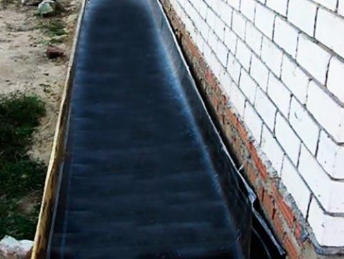 Отмостка вокруг дома из бетона. Бетонная отмостка вокруг дома: изготовление и уход