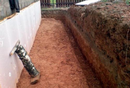 Отмостка вокруг дома из бетона. Бетонная отмостка вокруг дома: изготовление и уход