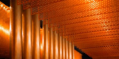 Оформление колонны в интерьере кафе. Дизайн интерьера кафе: оригинально, не правда ли?