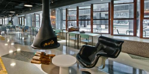 Оформление колонны в интерьере кафе. Дизайн интерьера кафе: оригинально, не правда ли?