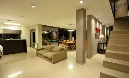 Оформление колонны в интерьере лофт. Колонны в интерьере — 90 фото лучших идей изящного дизайна и декора