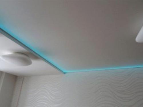 Можно ли на натяжной потолок клеить скотч. В каких ситуациях нужно клеить натяжной потолок 03