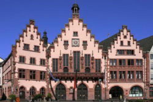 Оформление фронтона крыши деревом. Что такое фронтон? Общая информация о его устойстве