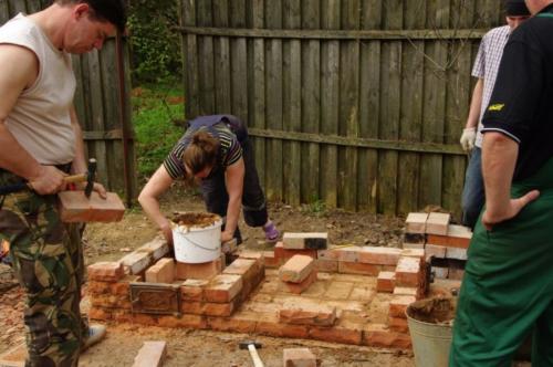 Зона барбекю из кирпича. Барбекю из кирпича: как сделать простой комплекс своими руками. Проекты, чертежи и порядок выполнения работ