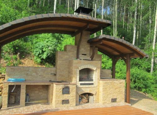 Уличные барбекю из кирпича. Мангал из кирпича: чертежи, фото, видео. Инструкция, как сделать простой мангал на участке?