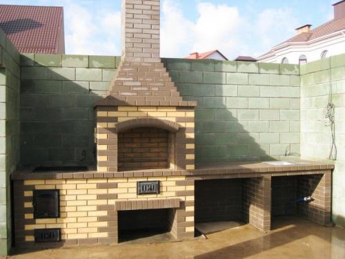 Зона барбекю из кирпича. Барбекю из кирпича: как сделать простой комплекс своими руками. Проекты, чертежи и порядок выполнения работ