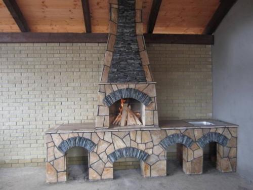 Зона барбекю из кирпича. Барбекю из кирпича: как сделать простой комплекс своими руками. Проекты, чертежи и порядок выполнения работ