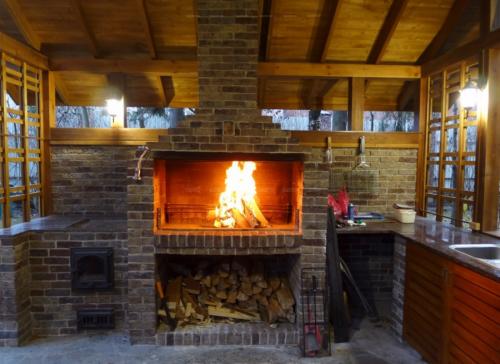 Уличные барбекю из кирпича. Мангал из кирпича: чертежи, фото, видео. Инструкция, как сделать простой мангал на участке?