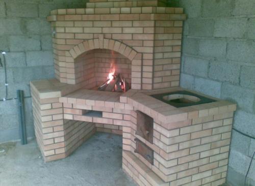 Зона барбекю из кирпича. Барбекю из кирпича: как сделать простой комплекс своими руками. Проекты, чертежи и порядок выполнения работ