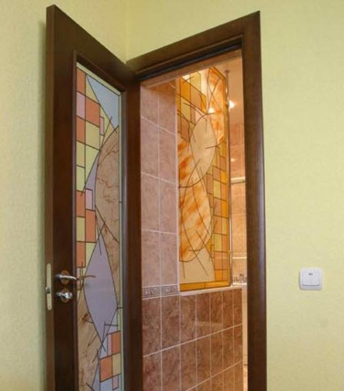 Установка дверей в ванную и туалет. Установка двери в ванную и туалет