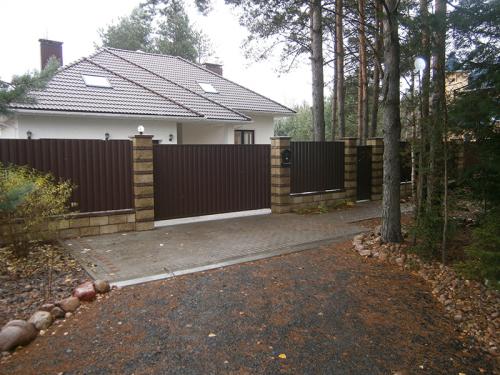 Забор для маленького участка. Небольшой участок: какой забор выбрать?