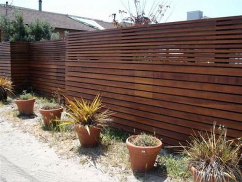 Забор для маленького участка. Небольшой участок: какой забор выбрать?