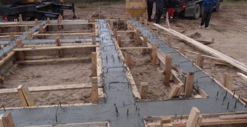 Построить дом своими руками чертежи. Деревянный дом своими руками: пошаговое описание, как построить самостоятельно дом от А до Я