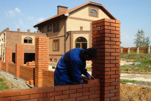 Сколько стоит построить дом из кирпича 10х10. Рассчитываем стоимость строительства дома из кирпича: средняя цена