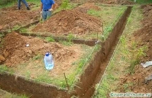Ленточный фундамент своими руками пошаговая инструкция. Ленточный фундамент своими руками: пошаговая инструкция и нюансы монтажа