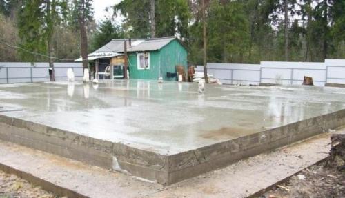 Как заливать монолит. Достоинства и недостатки монолитного фундамента