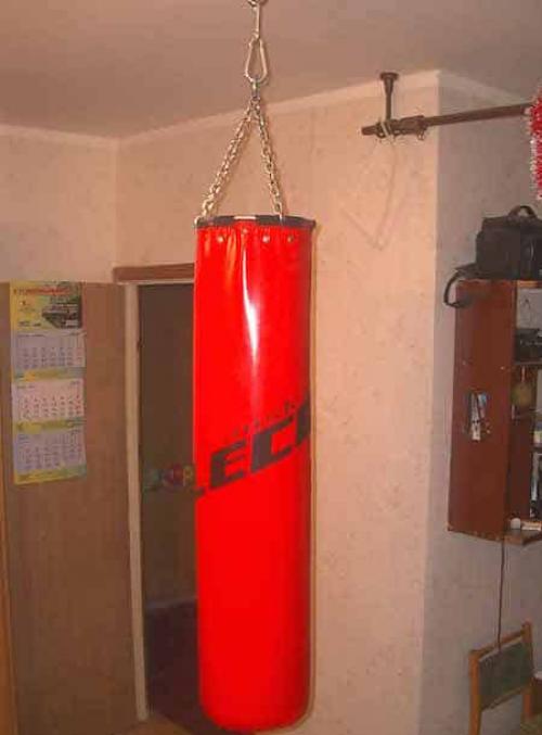 Как повесить грушу дома на потолок. Вешаем боксрскую грушу на потолок в своем доме