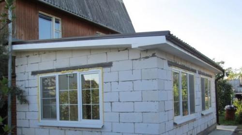 Как пристроить веранду к дому из пеноблоков. Как сделать пристройку из пеноблоков к дому?