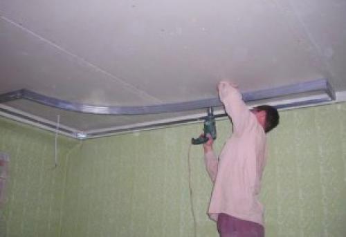 Навесной потолок из гипсокартона.