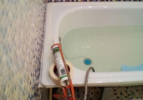 Чем заделать шов между ванной и стеной, чтобы не протекала вода. Монтажная пена