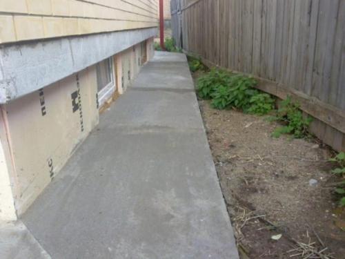 Сделать отмостку вокруг дома из бетона. Какие к отмостке предъявляются требования