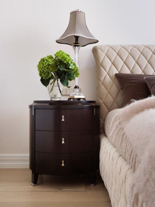 Спальня в нежных и теплых оттенках 05