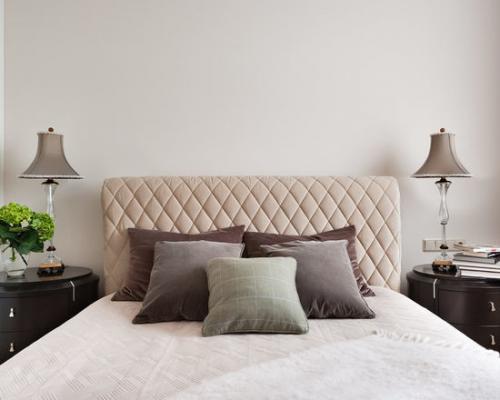 Спальня в нежных и теплых оттенках 03