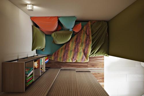 Оригинальное зонирование в детской 02