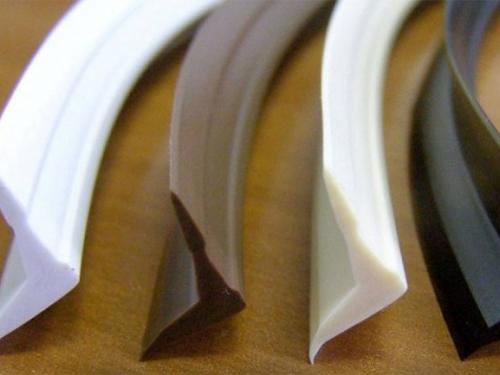 Встроенный шкаф в потолок. Как натянуть потолок если стоит шкаф-купе?