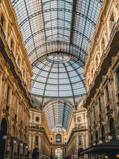 Милан, Италия 03