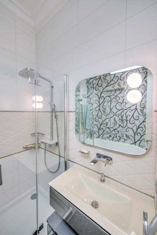 Интерьер светлой ванной комнаты 03