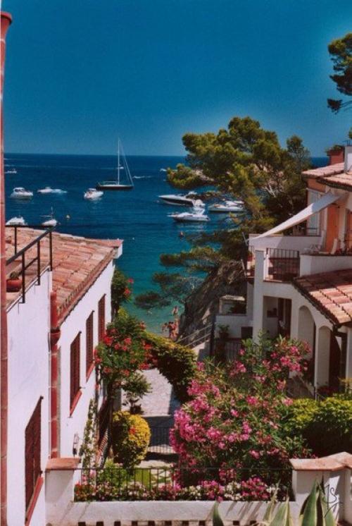 Уютные улoчки Иcпании 01