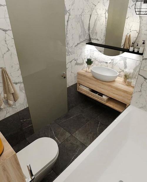 Удачное сочетание дерева и белого мрамора в ванной 06