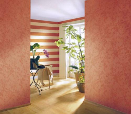 Как правильно клеить углы флизелиновыми обоями. Пошаговая техника выполнения работы 02