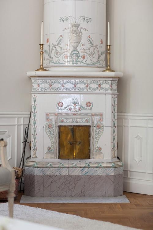 Квартира с библиотекой и столетними фаянсовыми печами 10