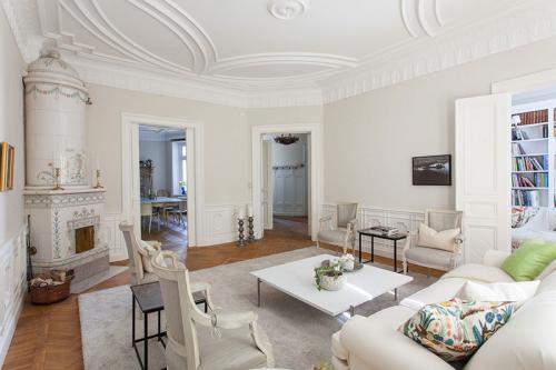 Квартира с библиотекой и столетними фаянсовыми печами 14