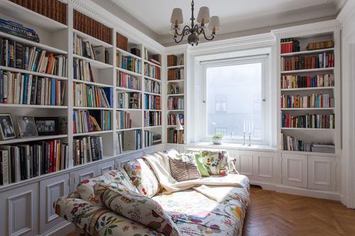 Квартира с библиотекой и столетними фаянсовыми печами 05