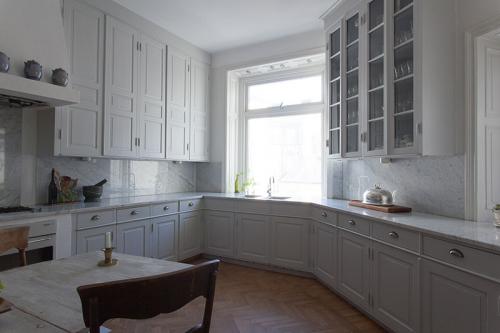 Квартира с библиотекой и столетними фаянсовыми печами 02