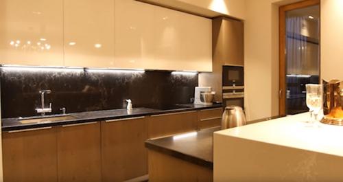 Как расположить точечные светильники на маленькой кухне. Акцентное освещение кухни