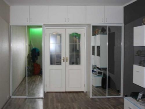 Шкаф за дверью в комнате. Как использовать место за дверью: 12 идей 16