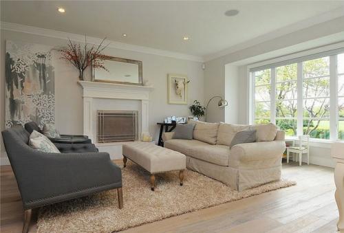 Сочетание серебряного цвета в интерьере. С какими цветами сочетается серый в интерьере