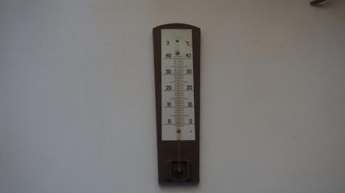 Сколько градусов должно быть в квартире зимой. Какая должна быть в квартире температура воздуха зимой?