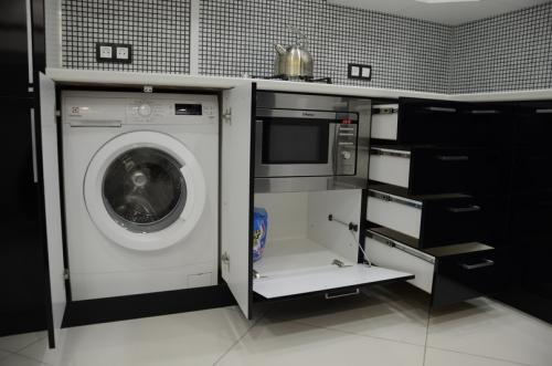 Очень удобная эргономичная кухня 01