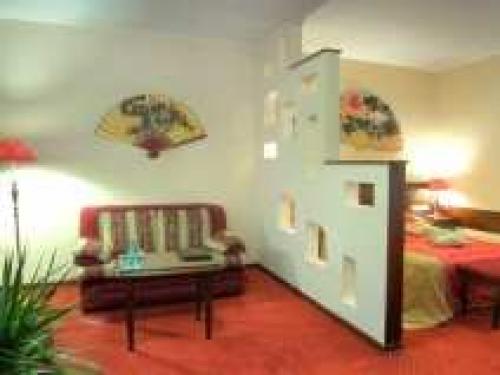 Дизайн однокомнатной квартиры с перегородкой. Способы зонирования однокомнатной квартиры 16 Дизайн однокомнатной квартиры с перегородкой. Способы зонирования однокомнатной квартиры 16