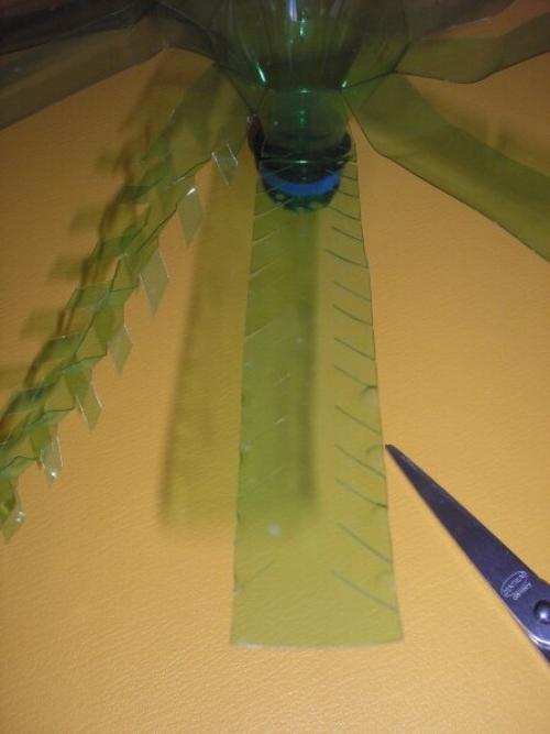 Елка в маленькой бутылочке. Новогодние елочки из пластиковых бутылок