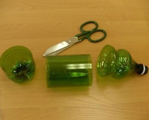 Елка в маленькой бутылочке. Новогодние елочки из пластиковых бутылок